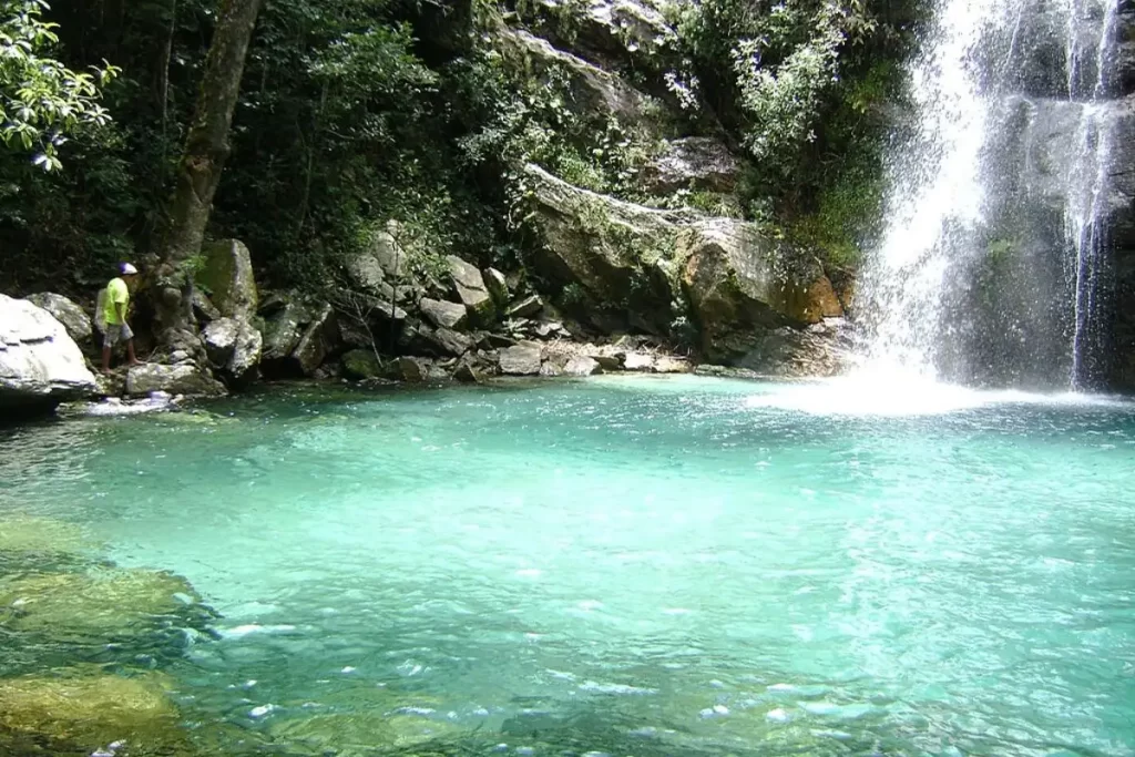 Stunning Santa Bárbara Waterfall in Cavalcante, offering natural beauty in Goiás.