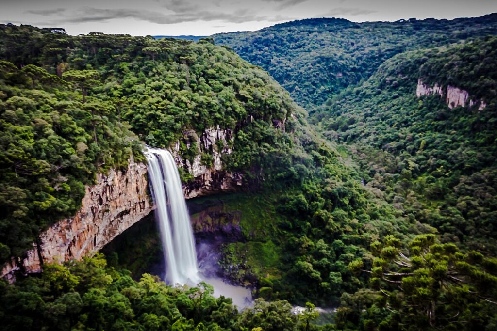 Caracol Waterfall in Canela: a 130-meter waterfall in Ferradura Park
